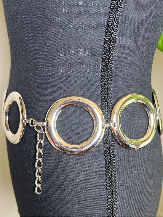 ESCADA Women’s Large Circle Shiny Silver Tone Metal Chain Link Belt main image 12